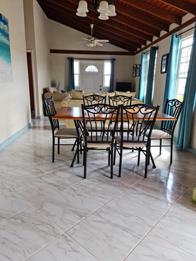 Breezy Apts 세인트 필리프 외부 사진