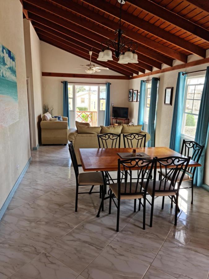Breezy Apts 세인트 필리프 외부 사진