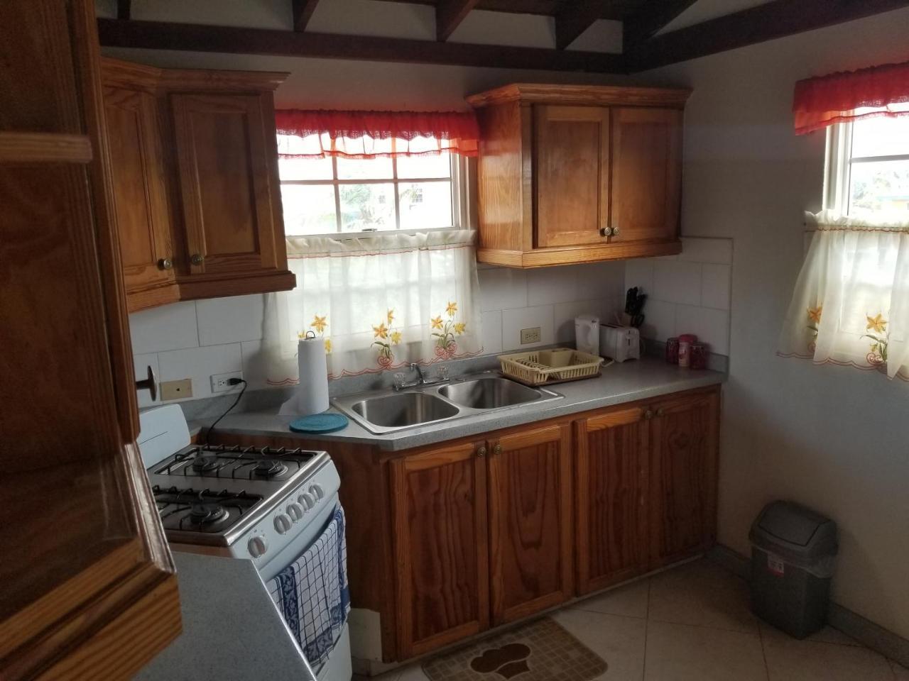 Breezy Apts 세인트 필리프 외부 사진